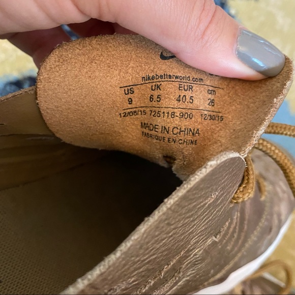 RARE Nike Gold Cut-out Air Max Thea Joli - Picture 9 of 10